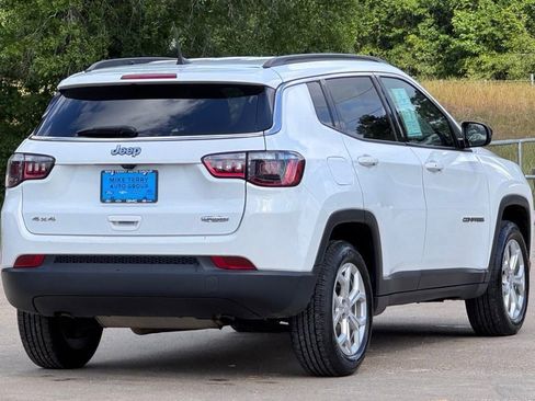 Used 2024 Jeep Compass Latitude AWD/4WD image 12