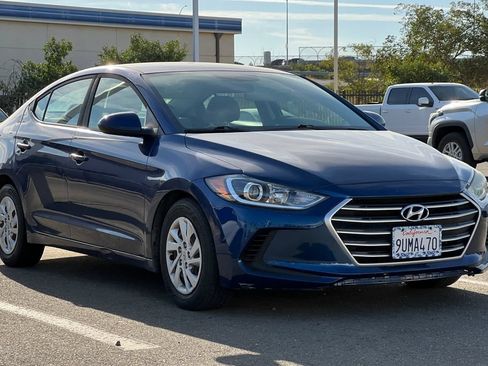 Used 2017 Hyundai Elantra SE FWD image 2
