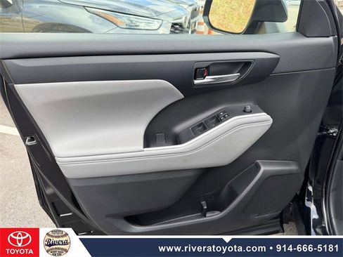 Used 2022 Toyota Highlander XLE image 10