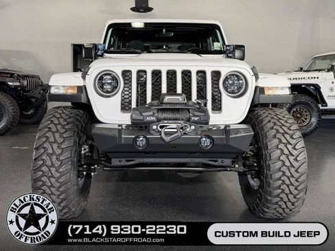 Used 2023 Jeep Gladiator Rubicon w/ Trailer Tow Package AWD/4WD image 3