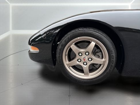 Used 2001 Chevrolet Corvette Coupe w/ Preferred Equipment Group2 RWD image 5