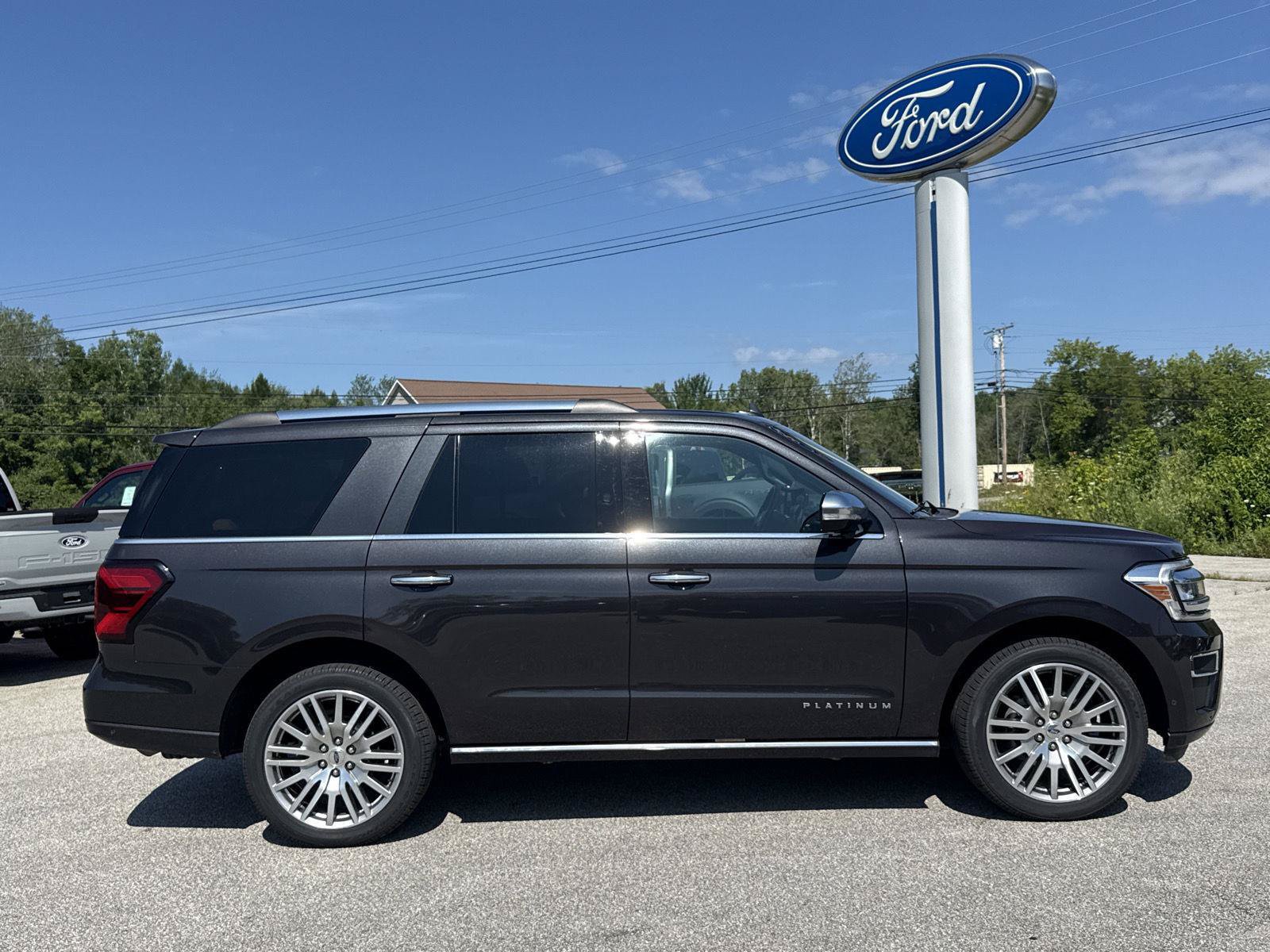 Used 2024 Ford Expedition Platinum AWD/4WD image 6