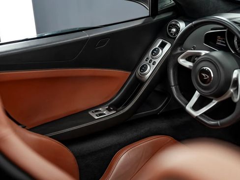 Used 2014 McLaren MP4-12C Spider RWD image 19