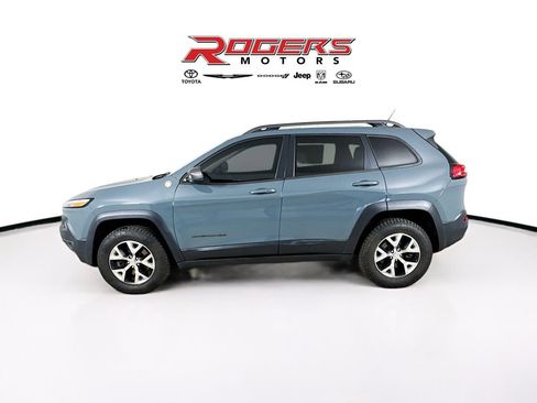 Used 2015 Jeep Cherokee Trailhawk w/ Comfort/Convenience Group AWD/4WD image 4