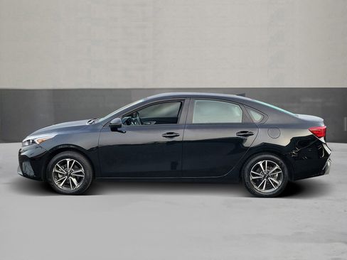 Used 2024 Kia Forte LXS w/ LXS Technology Package image 3