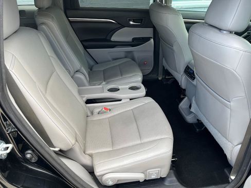 Used 2016 Toyota Highlander Limited Platinum AWD/4WD image 19