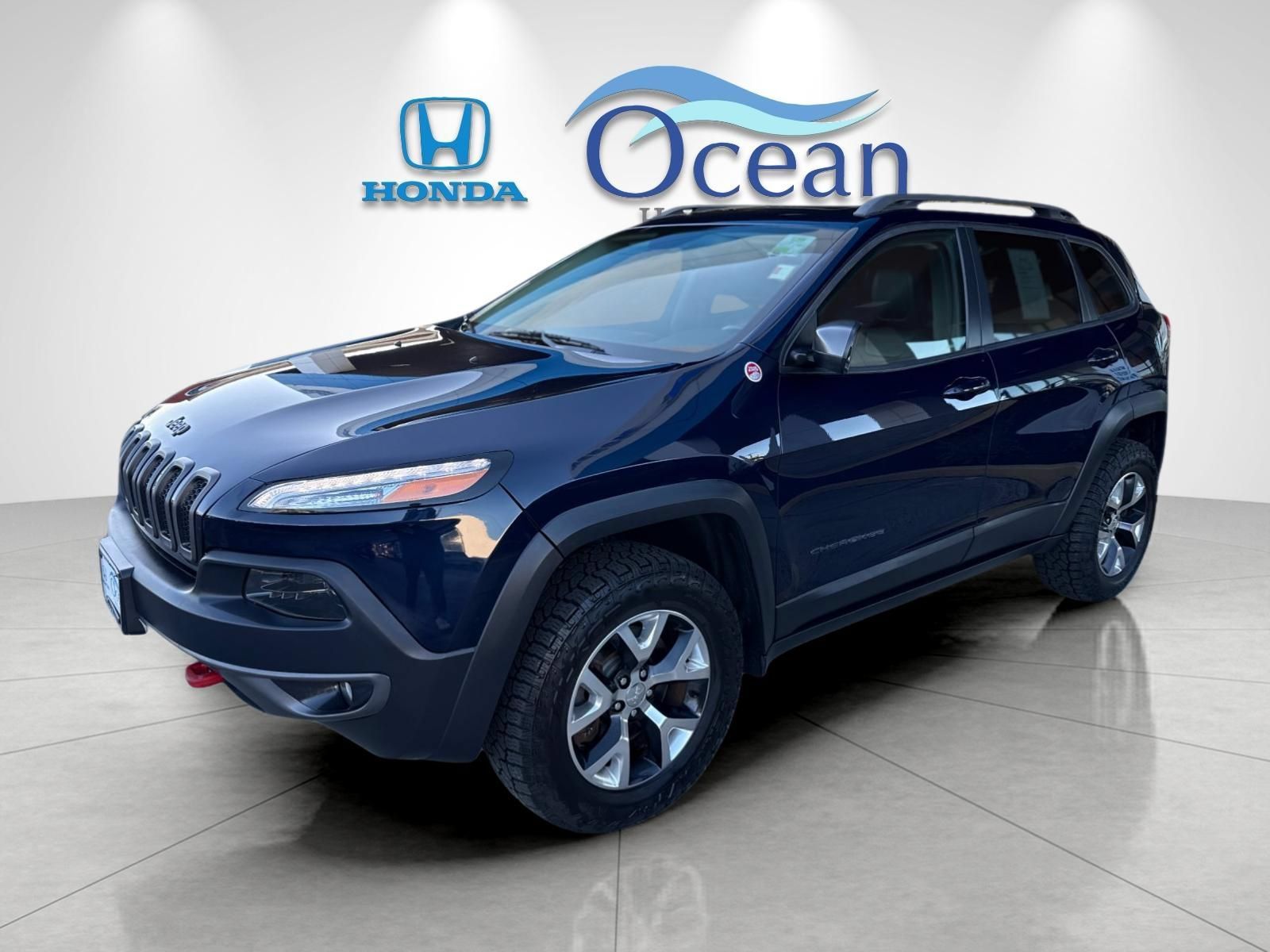 Used 2015 Jeep Cherokee Trailhawk w/ Comfort/Convenience Group AWD/4WD image 7