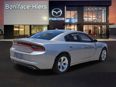 Used 2018 Dodge Charger SXT Plus RWD image 4