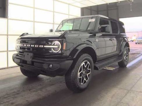 Used 2025 Ford Bronco Outer Banks AWD/4WD image 3