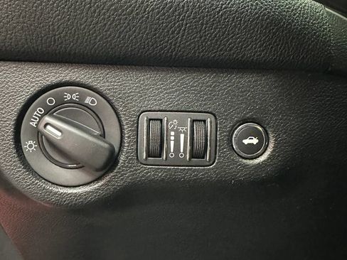 Used 2018 Dodge Challenger SXT RWD image 12