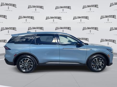 Used 2025 Lincoln Nautilus Premier image 6