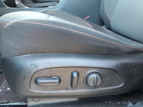 Used 2020 Chevrolet Traverse LT image 27