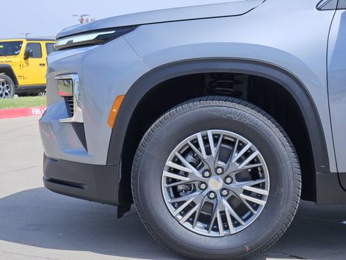 New 2027 Chevrolet Traverse LT FWD image 11