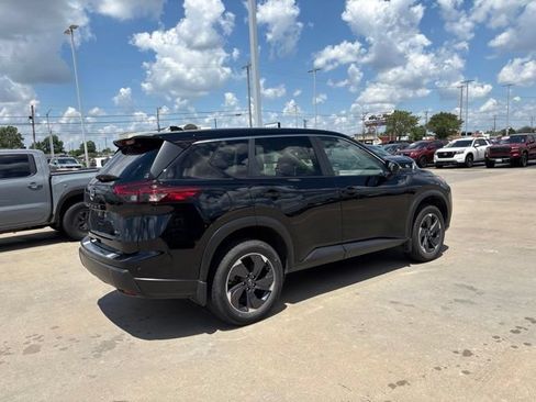 Used 2025 Nissan Rogue SV AWD/4WD image 3