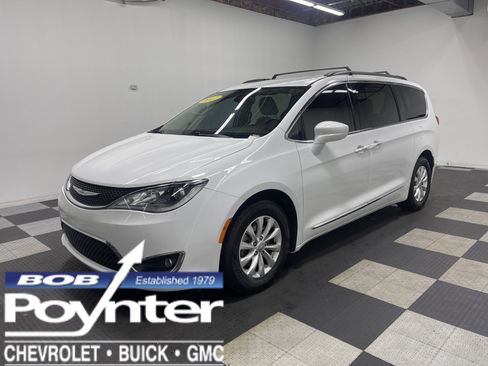 Used 2017 Chrysler Pacifica Touring-L image 1
