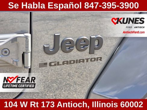 Used 2023 Jeep Gladiator Overland AWD/4WD image 12