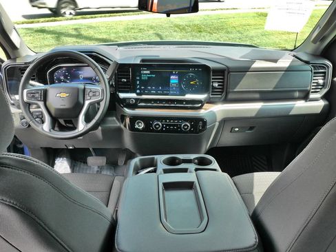 Used 2024 Chevrolet Silverado 1500 LT AWD/4WD image 17
