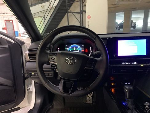 Used 2025 Toyota Camry SE w/ Convenience Package FWD image 16