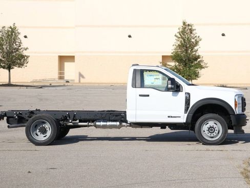 New 2025 Ford F550 4x4 Regular Cab Super Duty image 8