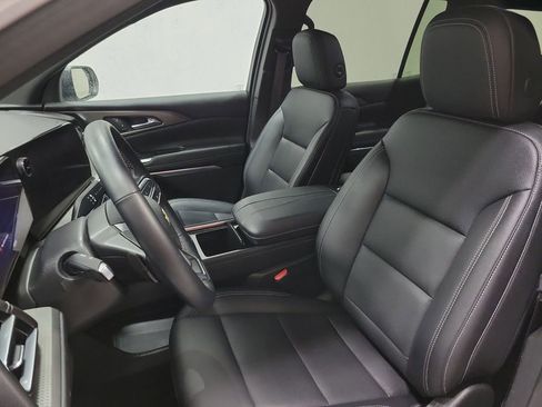 Used 2024 Chevrolet Traverse LT image 30