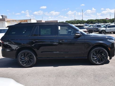 New 2025 Lincoln Navigator Reserve w/ Jet Appearance Package image 5