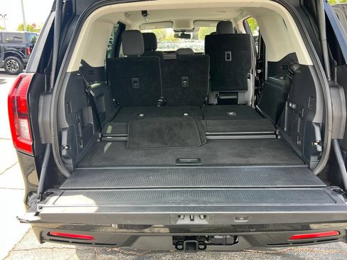 Used 2025 Ford Expedition Active AWD/4WD image 19