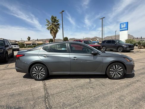 Used 2023 Nissan Altima 2.5 SV image 4