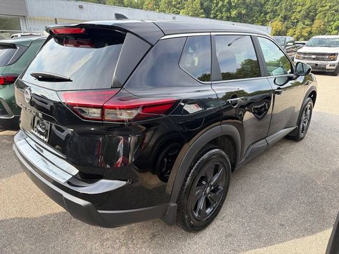 Used 2026 Nissan Rogue SV FWD image 2