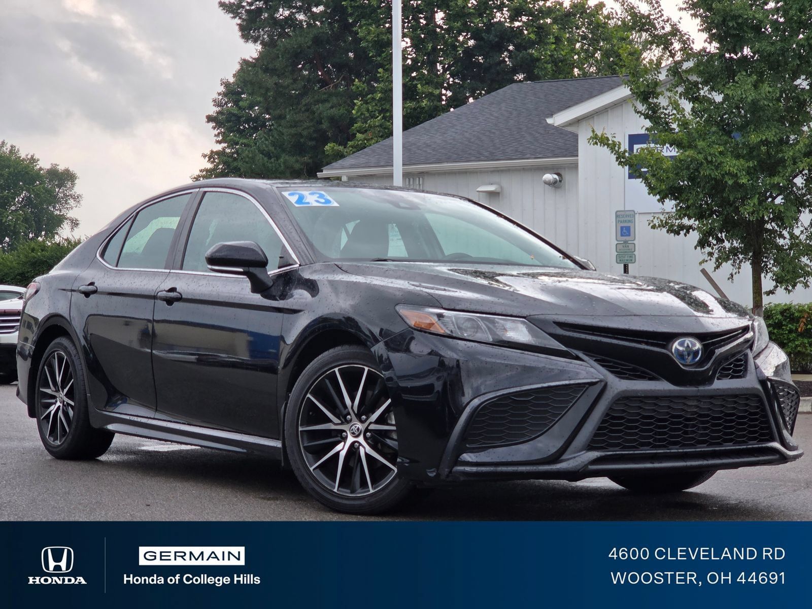 Used 2023 Toyota Camry SE FWD image 2