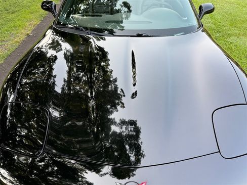 Used 2004 Chevrolet Corvette Coupe RWD image 15