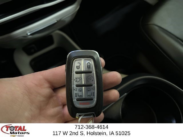 Used 2024 Chrysler Pacifica Touring-L FWD image 18