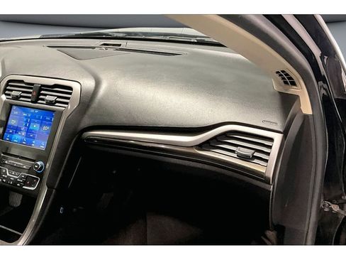 Used 2018 Ford Fusion SE w/ Fusion SE Technology Package image 17