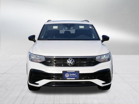 Certified 2024 Volkswagen Tiguan SE R-Line image 2
