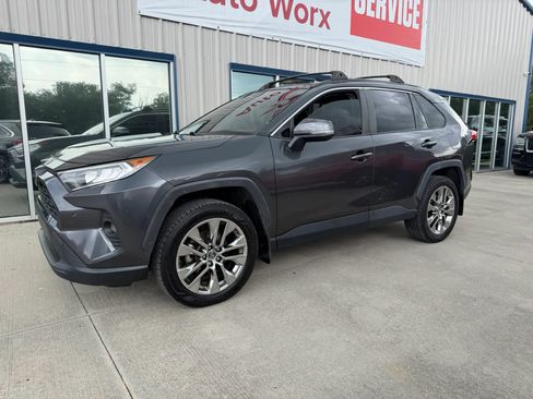 Used 2019 Toyota RAV4 XLE Premium w/ Advanced Technology Package AWD/4WD image 17