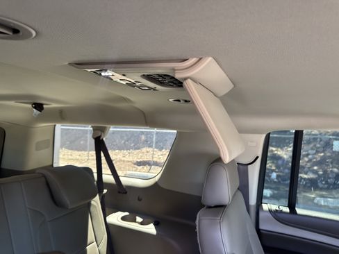 Used 2019 Chevrolet Suburban Premier AWD/4WD image 16