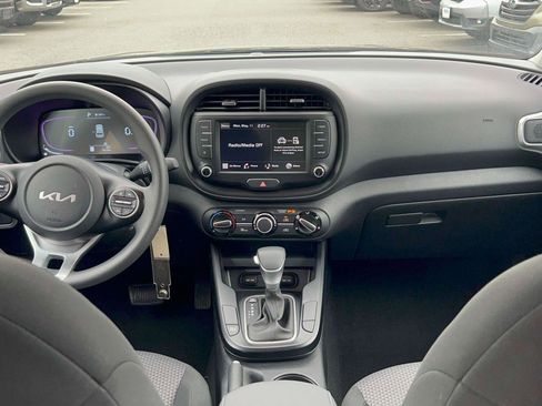 Used 2025 Kia Soul LX FWD image 24