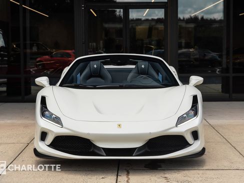 Used 2022 Ferrari F8 Tributo image 5