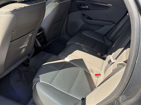 Used 2015 Chevrolet Impala LTZ FWD image 22