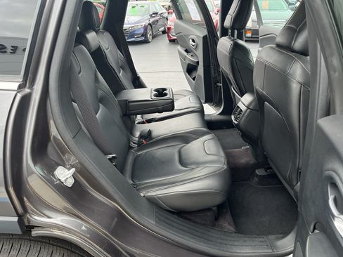 Used 2016 Jeep Cherokee Limited AWD/4WD image 41