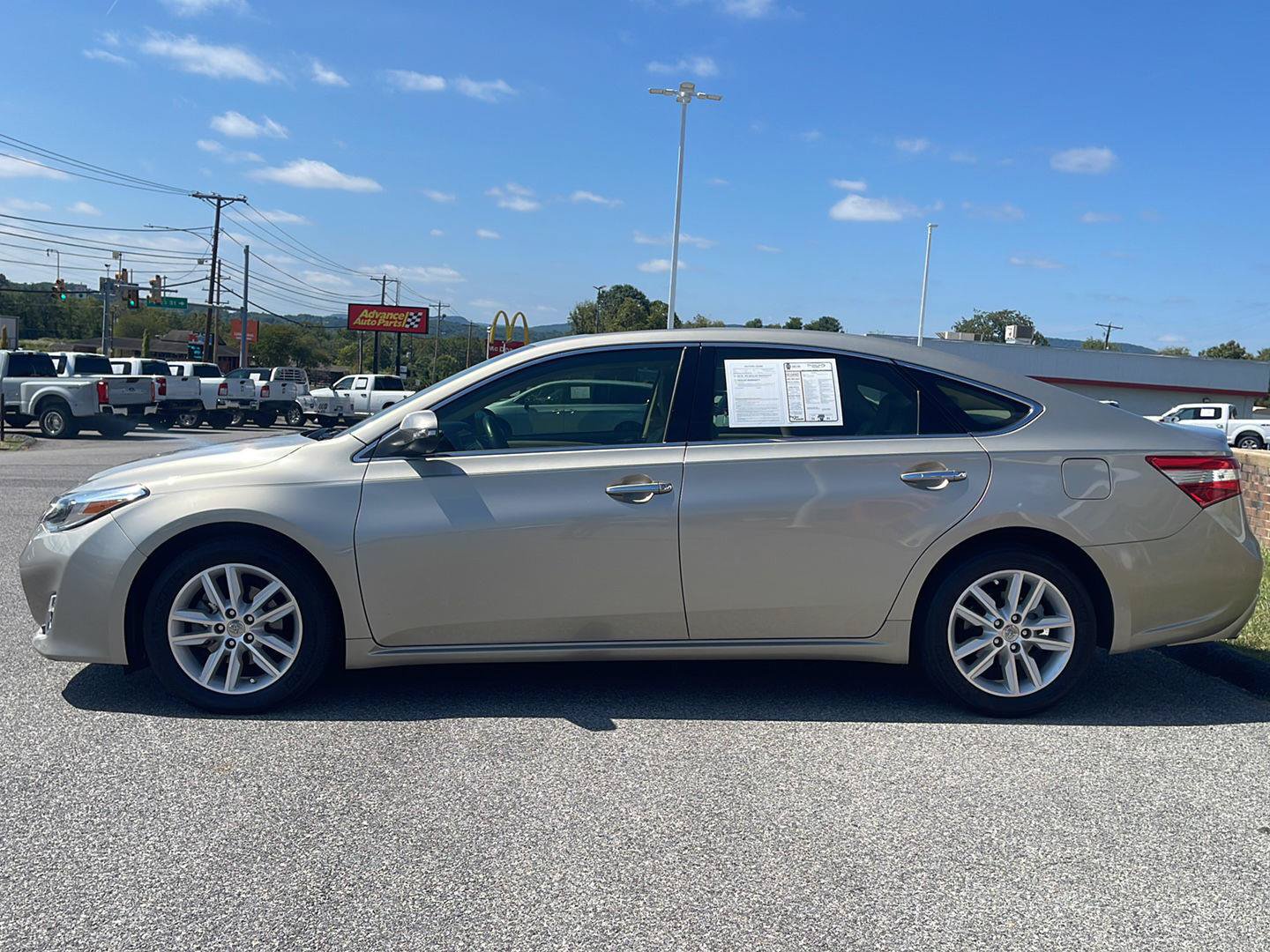 Used 2015 Toyota Avalon XLE Premium FWD image 4