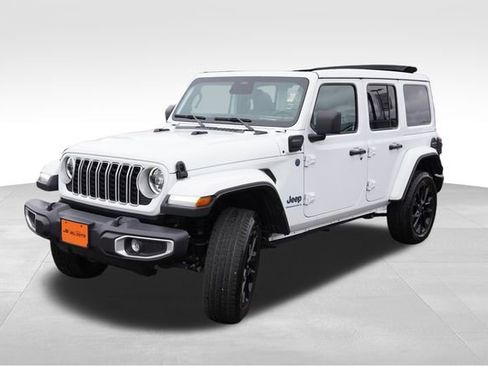 Certified 2025 Jeep Wrangler Unlimited Sahara w/ Safety Group image 15