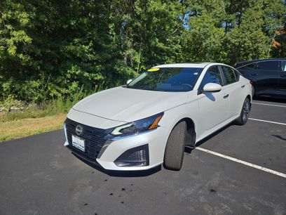 Used 2023 Nissan Altima 2.5 SV w/ SV Premium Package