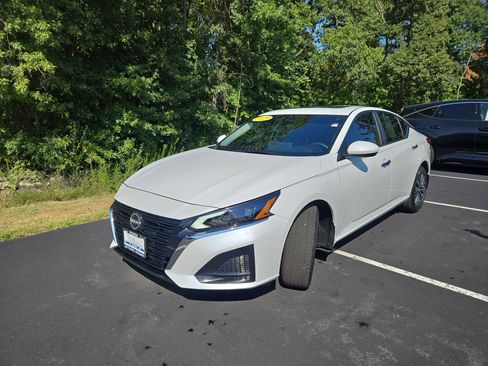 Used 2023 Nissan Altima 2.5 SV w/ SV Premium Package image 4