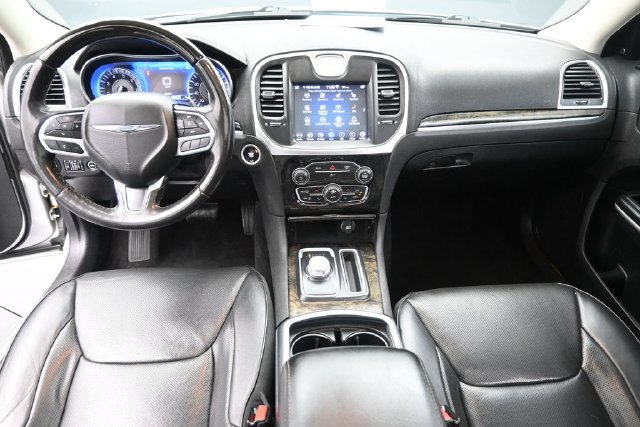Used 2020 Chrysler 300 Limited RWD image 10