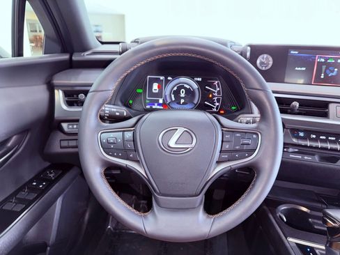 Certified 2021 Lexus UX 250h w/ Accessory Package (Z2) image 18