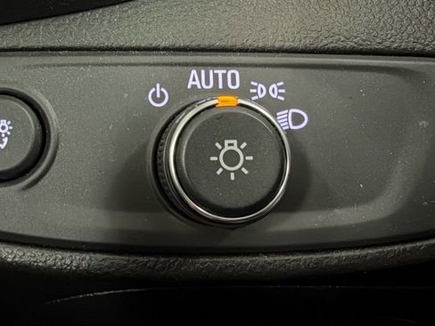 Used 2020 Chevrolet Trax LT w/ LT Convenience Package image 15