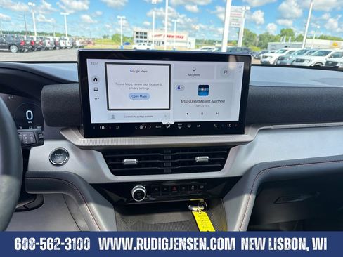 Used 2025 Ford Explorer Active w/ Active Comfort Package AWD/4WD image 17
