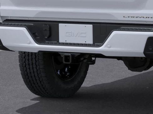 New 2026 GMC Canyon Denali image 14