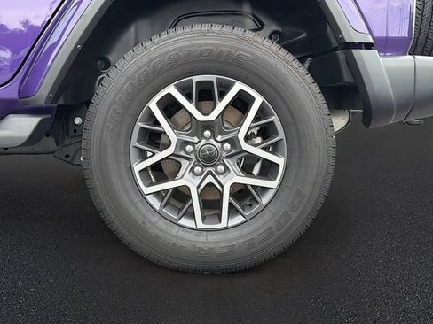 Used 2026 Jeep Wrangler Unlimited Sahara AWD/4WD image 33