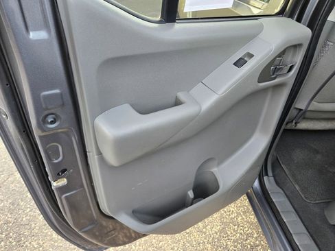 Used 2019 Nissan Frontier SV image 34
